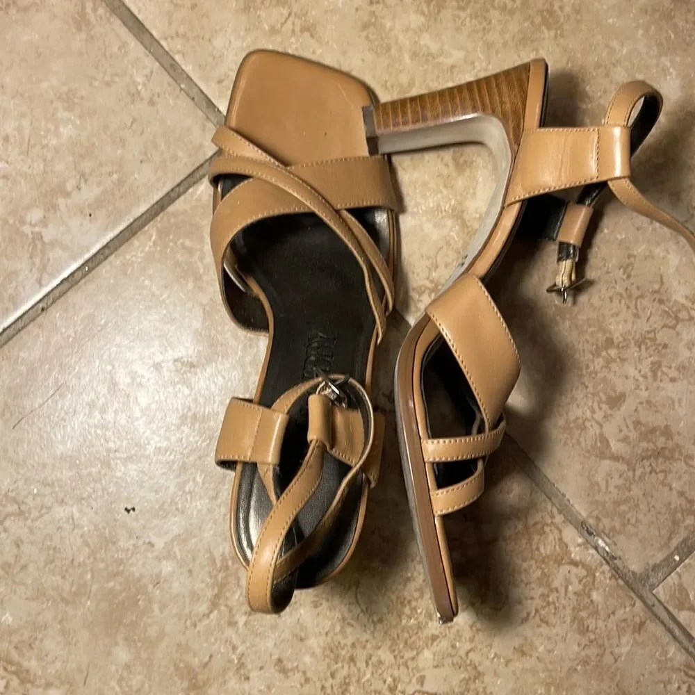 Tan shoes  - Picture 2 of 3